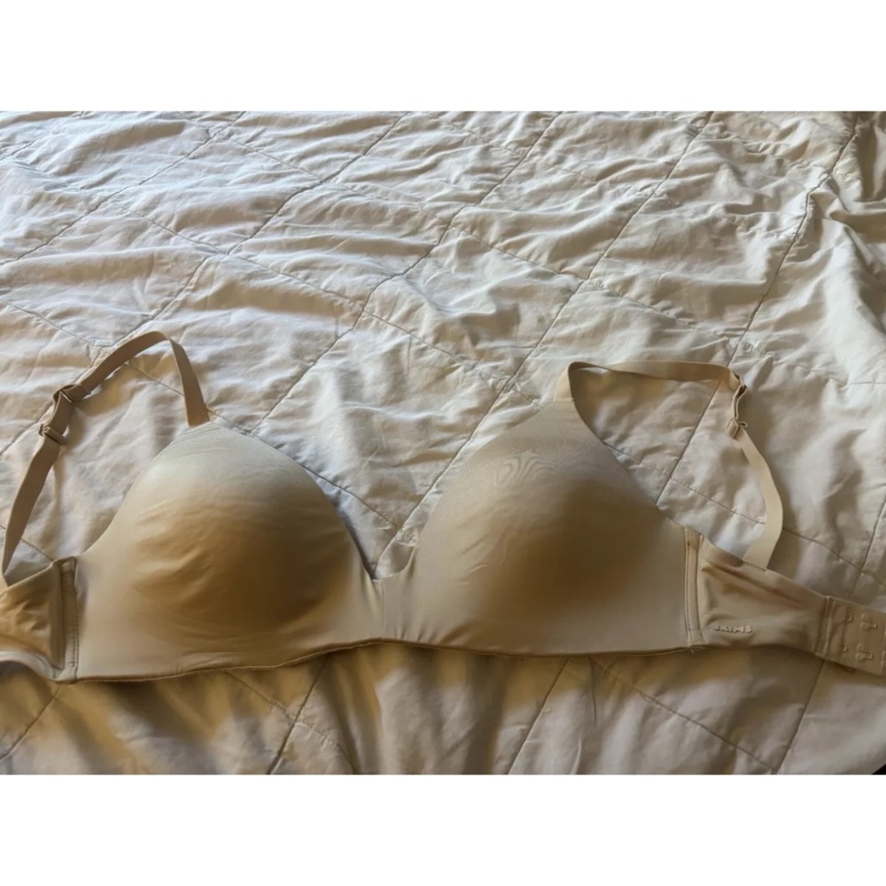 SKIMS Wireless Form T Shirt Demi Bra Size 32DD in Sand NWOT